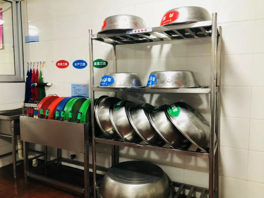 家長(zhǎng)走進(jìn)幼兒園食堂，放心滿意給家長(zhǎng)——幼兒園食堂開(kāi)放日餐飲管理紀(jì)實(shí)